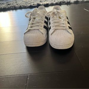 Adidas superstars